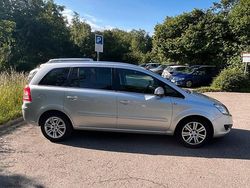 Silber Gebraucht 2010 Opel Zafira Van / Kleinbus | 2.500 €