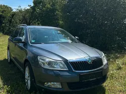 Grau Gebraucht 2012 Skoda Octavia Style Kombi | 5.000 € (Fairer Preis)