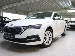 Weiß Gebraucht 2022 Skoda Octavia Ambition Kombi | 24.790 € (Guter Preis)