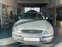 Silber Gebraucht 2001 Ford Mondeo Trend Limousine | 1.850 € (Teuer)