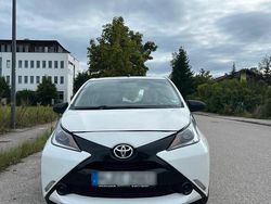 Weiß Gebraucht 2017 Toyota Aygo Kleinwagen | 3.700 € (Fairer Preis)