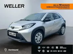 Silber Gebraucht 2022 Toyota Aygo X-play Kleinwagen | 13.790 € (Fairer Preis)