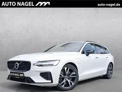Weiß Gebraucht 2022 Volvo V60 R-Design Kombi | 28.950 € (Guter Preis)