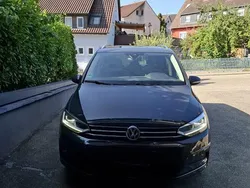 Grau Gebraucht 2018 VW Touran Highline Van / Kleinbus | 20.700 € (Fairer Preis)