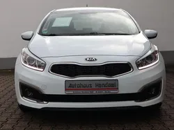 Weiß Gebraucht 2016 Kia Ceed Limousine | 9.890 € (Fairer Preis)