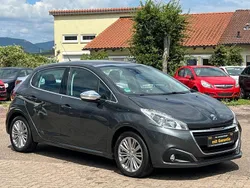 Grau Gebraucht 2017 Peugeot 208 Allure Kleinwagen | 7.499 € (Fairer Preis)