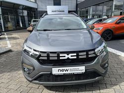 Dolomitgrau (grau) Gebraucht 2024 Dacia Jogger Extreme Van / Kleinbus | 25.550 € (Fairer Preis)