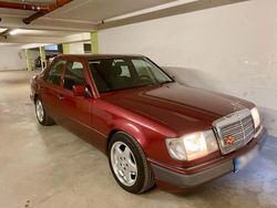 Rot Gebraucht 1991 Mercedes E230 Limousine | 8.500 €
