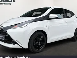 Weiß Gebraucht 2016 Toyota Aygo X-play Kleinwagen | 7.980 € (Fairer Preis)