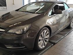 Grau Gebraucht 2016 Opel Cascada Innovation Cabrio | 14.850 € (Etwas zu teuer)