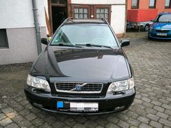 Schwarz Gebraucht 2003 Volvo V40 Kombi | 890 € (Fairer Preis)