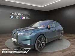 Blau Gebraucht 2022 BMW iX Shadowline SUV | 43.906 € (Fairer Preis)