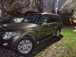 Braun Gebraucht 2014 Mitsubishi Pajero Edition SUV | 20.500 € (Fairer Preis)