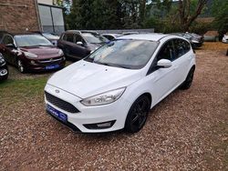Weiß Gebraucht 2018 Ford Focus Limousine | 9.999 € (Guter Preis)