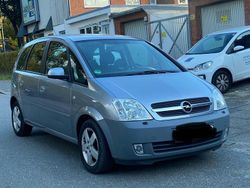 Grau Gebraucht 2004 Opel Meriva Van / Kleinbus | 2.380 € (Fairer Preis)