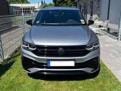 Grau Gebraucht 2024 VW Tiguan Allspace R-line SUV | 45.750 € (Teuer)