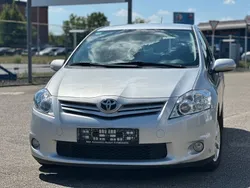 Silber Gebraucht 2011 Toyota Auris Basis Limousine | 5.500 € (Etwas zu teuer)