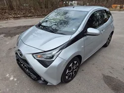 Grau Gebraucht 2019 Toyota Aygo X-play Kleinwagen | 9.250 € (Fairer Preis)