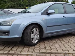 Blau Gebraucht 2007 Ford Focus Titanium Kombi | 2.000 € (Etwas zu teuer)