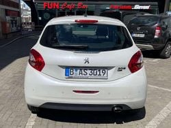 Weiß Gebraucht 2015 Peugeot 208 Kleinwagen | 3.800 € (Superpreis)