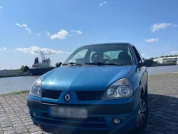 Blau Gebraucht 2003 Renault Clio II Kleinwagen | 2.100 €