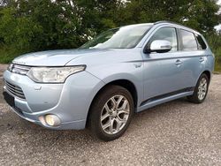 Blau Gebraucht 2013 Mitsubishi Outlander P-HEV SUV | 8.600 € (Etwas zu teuer)