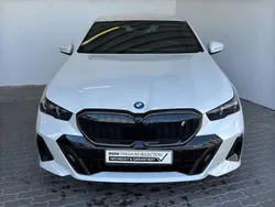 Mineralweiss metallic Gebraucht 2024 BMW i5 M Sport Limousine | 58.590 € (Teuer)