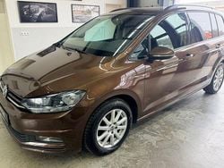 Braun Gebraucht 2017 VW Touran Trendline Van / Kleinbus | 10.800 € (Guter Preis)