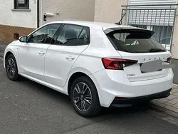 Weiß Gebraucht 2022 Skoda Fabia Tour Kleinwagen | 18.000 € (Fairer Preis)