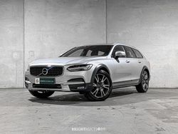 Silber Gebraucht 2018 Volvo V90 CC Pro Kombi | 14.223 €