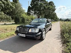 Blau Gebraucht 1994 Mercedes E220 Cabrio | 18.999 €