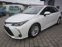 Weiß Gebraucht 2022 Toyota Corolla Comfort Limousine | 16.750 € (Fairer Preis)