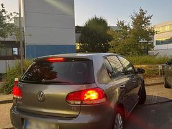 Grau Gebraucht 2010 VW Golf VI Kleinwagen | 4.900 €