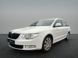 Weiß Gebraucht 2010 Skoda Superb Kombi | 5.000 € (Guter Preis)