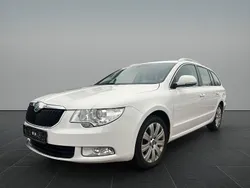 Weiß Gebraucht 2010 Skoda Superb Kombi | 5.400 € (Fairer Preis)