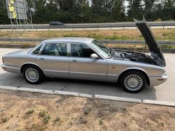 Silber Gebraucht 2000 Jaguar XJ8 Executive Limousine | 19.900 €