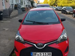 Rot Gebraucht 2015 Toyota Yaris Limousine | 7.400 € (Fairer Preis)