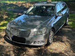 Grau Gebraucht 2010 Mercedes E200 Kombi | 6.200 € (Superpreis)
