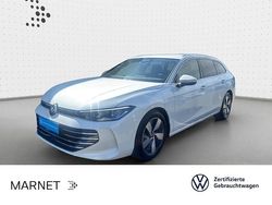 Oryxweiß perlmutteffekt Gebraucht 2024 VW Passat Elegance Kombi | 35.390 € (Superpreis)