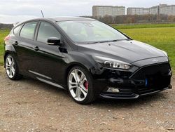 Schwarz Gebraucht 2017 Ford Focus ST Limousine | 8.880 € (Guter Preis)