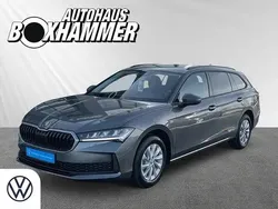 Grau Neu 2024 Skoda Superb Essence Kombi | 36.770 € (Fairer Preis)