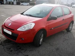 Rot Gebraucht 2009 Renault Clio II Dynamique Limousine | 2.850 €
