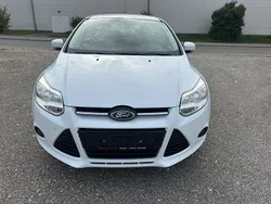 Weiß Gebraucht 2014 Ford Focus Ambiente Kombi | 4.450 € (Fairer Preis)
