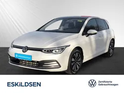 Oryxweiß perlmutteffekt Gebraucht 2023 VW Golf VIII Move Limousine | 26.470 € (Fairer Preis)