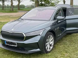 Grau Gebraucht 2022 Skoda Enyaq iV SUV | 32.500 € (Fairer Preis)