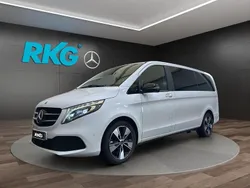 Weiß Gebraucht 2022 Mercedes V220 Night Van / Kleinbus | 42.990 € (Guter Preis)