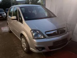 Grau Gebraucht 2008 Opel Meriva Van / Kleinbus | 3.900 € (Etwas zu teuer)