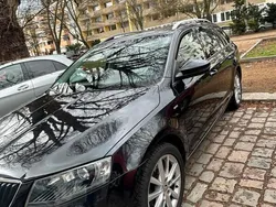 Schwarz Gebraucht 2016 Skoda Octavia Kombi | 9.300 € (Fairer Preis)