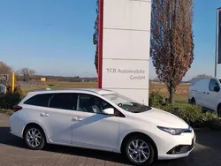 Weiß Gebraucht 2015 Toyota Auris Touring Sports Kombi | 7.400 € (Fairer Preis)