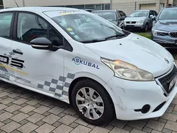 Weiß Gebraucht 2012 Peugeot 208 Access Kleinwagen | 1.750 € (Etwas zu teuer)